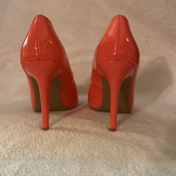 Bright Coral coloured pumps - Picture 3 of 5